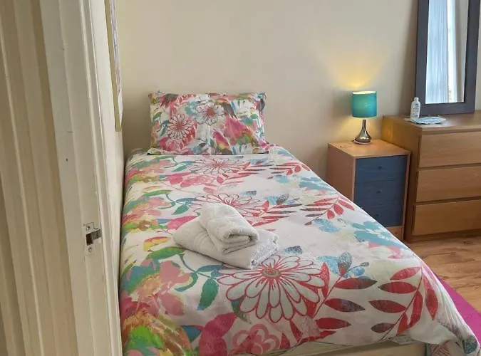 Guest House quarto Individual cama box solteiro ! Finsbury Park